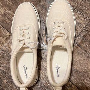 Size 9 Universal shoes